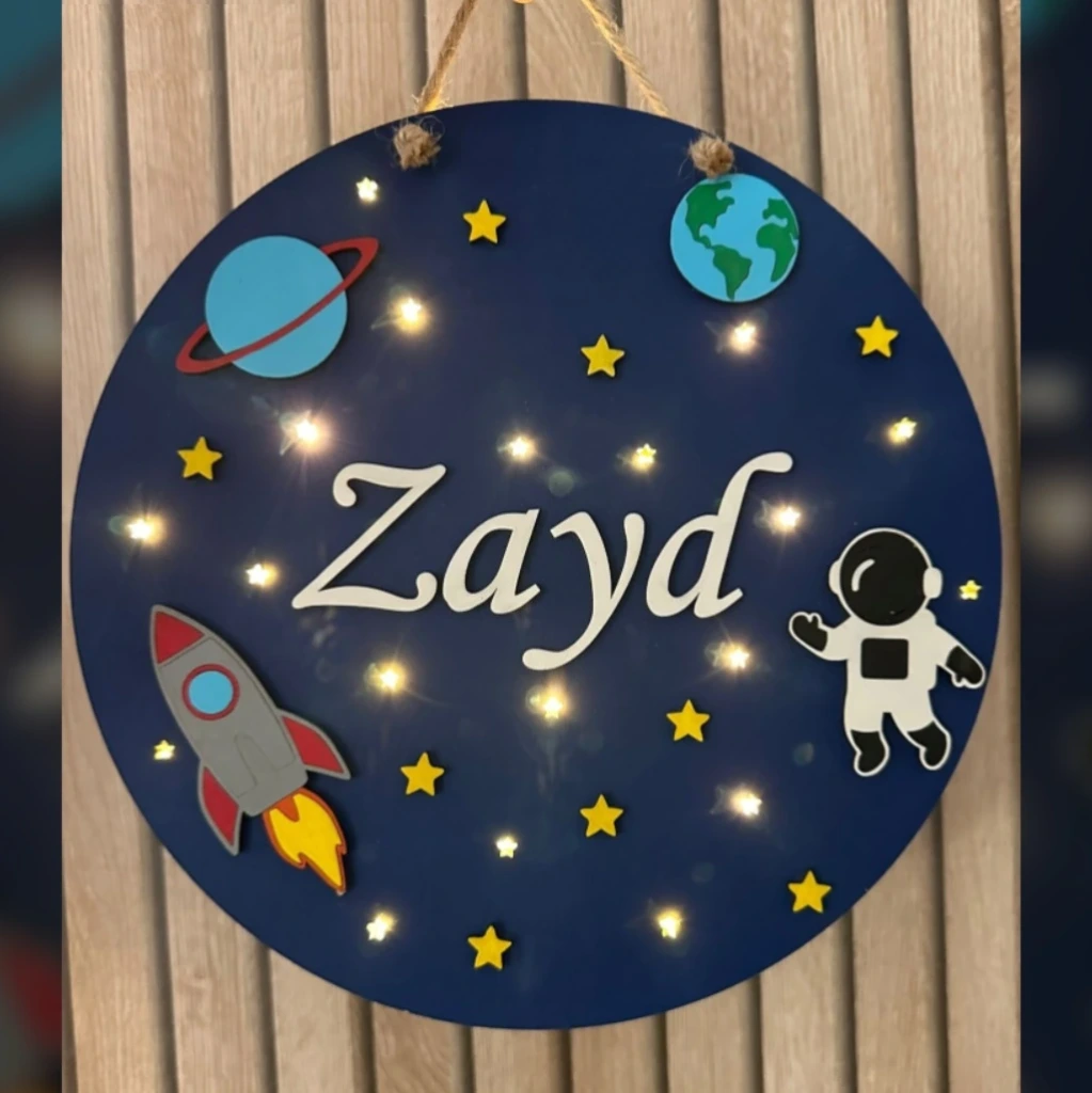 Veilleuse prénom — Astronaute & espace (Épaisseur : 2,2 cm / Ø : 25 cm)